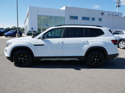 Used 2024 Volkswagen Atlas Peak Edition SE AWD/4WD image 4
