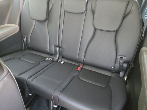 New 2026 Kia Carnival EX FWD image 22