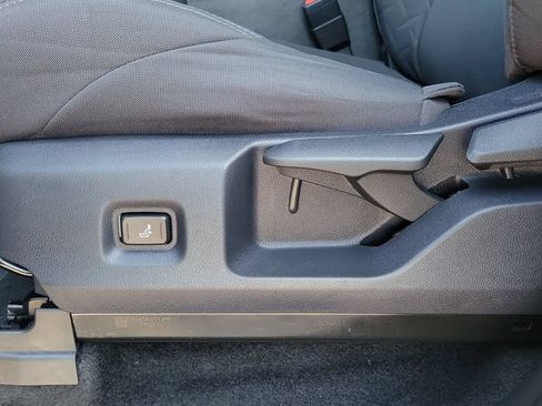 Certified 2025 Toyota Tacoma SR5 AWD/4WD image 16