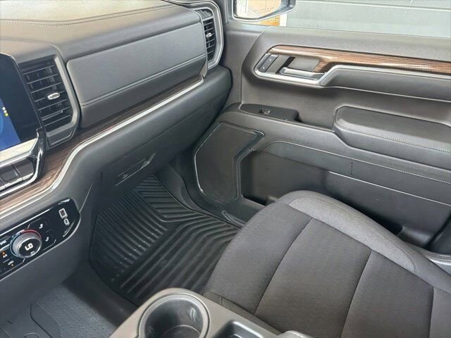 Used 2024 Chevrolet Silverado 1500 LT AWD/4WD image 40