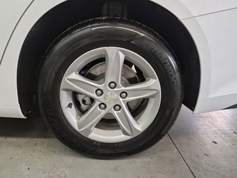 Used 2023 Chevrolet Malibu LT image 9