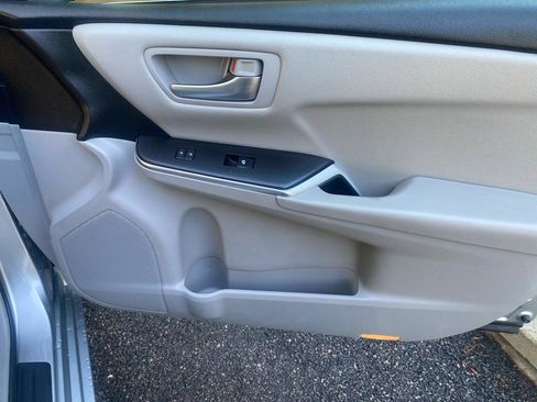 Used 2017 Toyota Camry LE FWD image 21