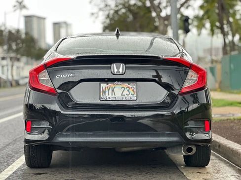 Used 2018 Honda Civic EX image 4