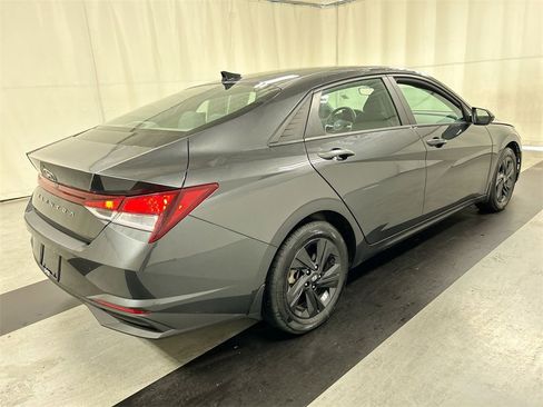 Used 2023 Hyundai Elantra SEL image 2