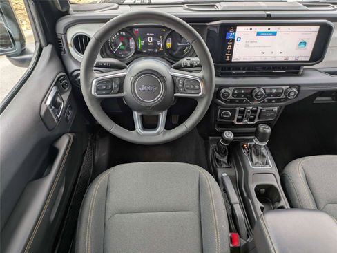 Used 2025 Jeep Wrangler Sahara w/ Safety Group image 17