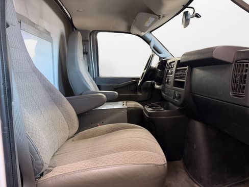 Used 2020 Chevrolet Express 3500 w/ Power Convenience Package RWD image 17