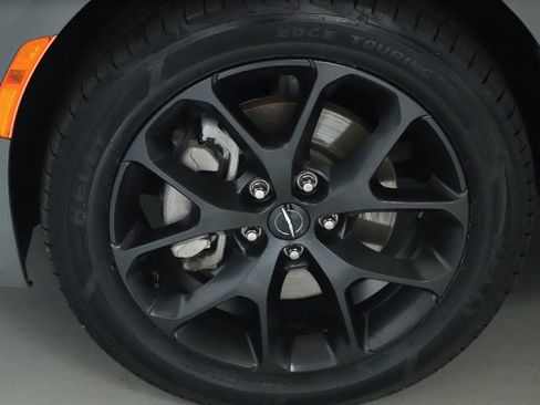 Used 2021 Chrysler Pacifica Touring-L w/ Uconnect Theater Family Group image 38