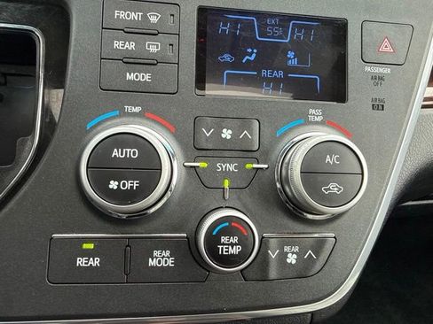 Used 2017 Toyota Sienna Limited AWD/4WD image 17