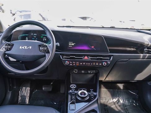 Certified 2025 Kia Niro EX image 13