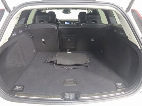 Used 2024 Volvo V60 B5 Cross Country Plus image 49