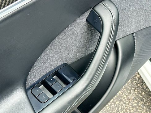 Used 2021 Tesla Model S Plaid image 18