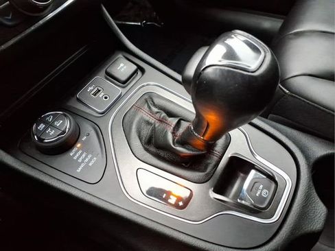 Used 2022 Jeep Cherokee Limited AWD/4WD image 22