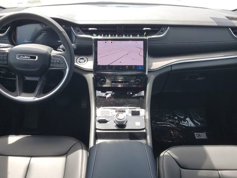 New 2025 Jeep Grand Cherokee Limited w/ Black Appearance Package image 12