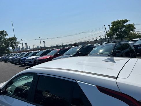 Used 2025 Kia Niro LX FWD image 5