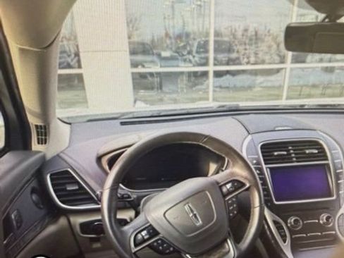 Used 2019 Lincoln Nautilus Reserve image 10