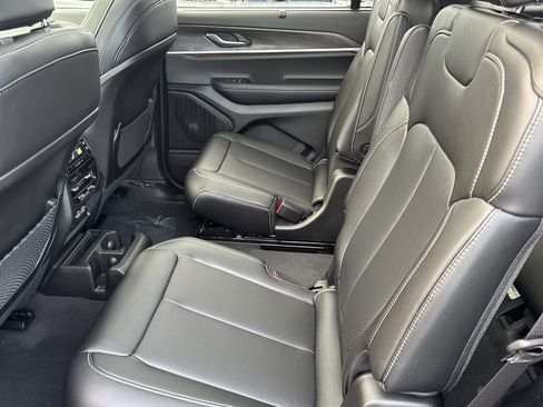 New 2025 Jeep Grand Cherokee L Limited w/ Luxury Tech Group II image 23