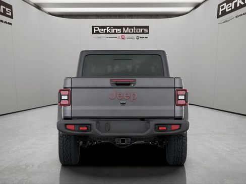 Used 2025 Jeep Gladiator Rubicon w/ Convenience Group AWD/4WD image 6