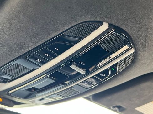 Used 2021 Porsche Cayenne Turbo image 34