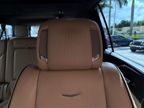 Used 2023 Cadillac Escalade ESV Premium Luxury w/ LPO, Illumination Package AWD/4WD image 30
