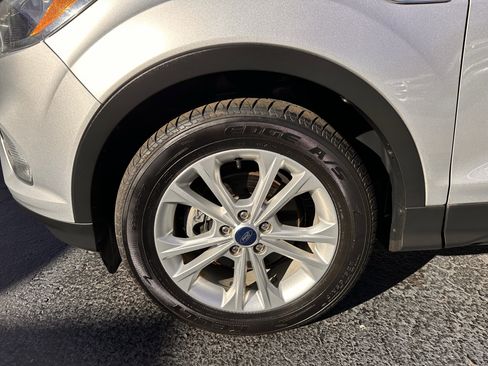 Used 2019 Ford Escape SE image 17