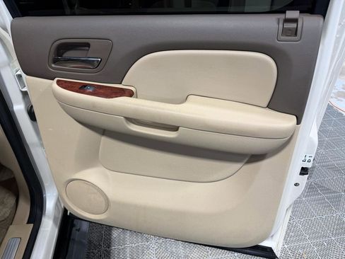 Used 2014 Chevrolet Suburban LTZ image 16