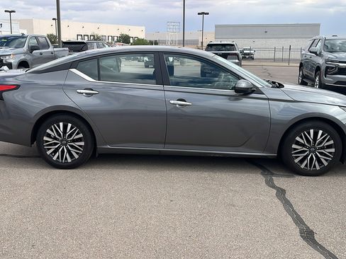 Used 2023 Nissan Altima 2.5 SV image 9
