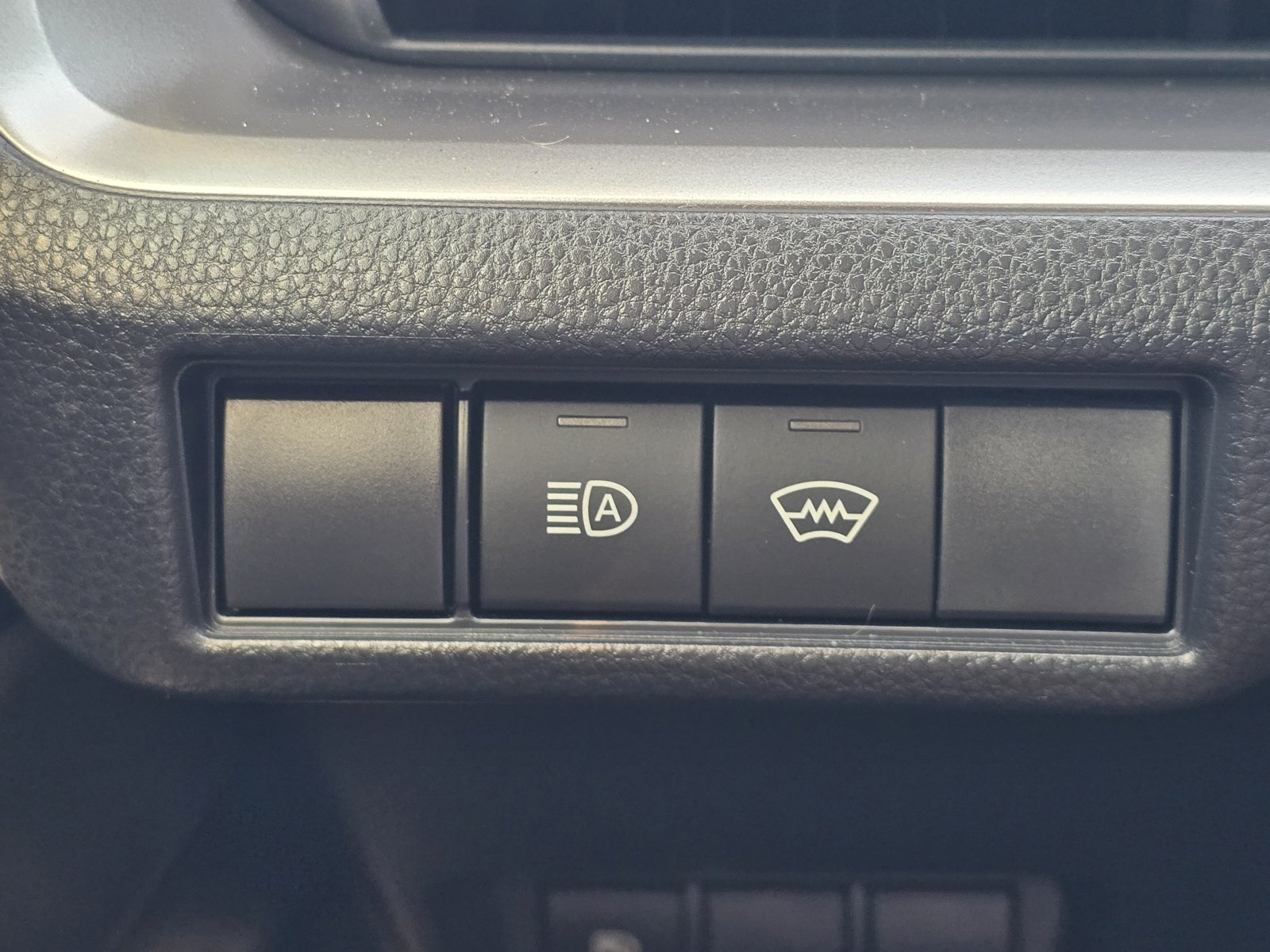 Used 2025 Toyota Prius LE FWD image 22