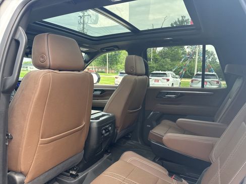 Used 2025 Chevrolet Tahoe High Country AWD/4WD image 9