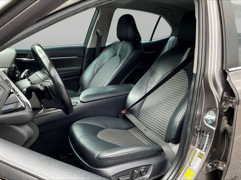 Used 2022 Toyota Camry SE FWD image 8