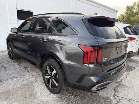 Certified 2022 Kia Sorento S FWD image 5