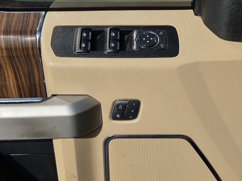 Used 2015 Ford F150 4x4 SuperCrew image 20