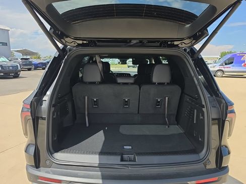 Used 2025 Chevrolet Traverse LT w/ Driver Confidence Package FWD image 19