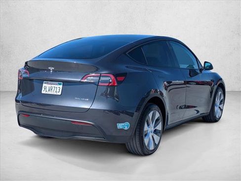 Used 2024 Tesla Model Y Long Range AWD/4WD image 5