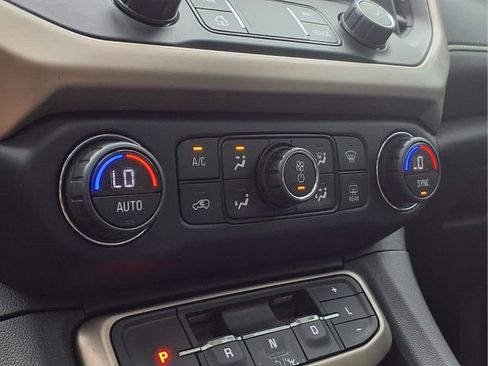 Certified 2022 GMC Acadia Denali w/ Denali Ultimate Package AWD/4WD image 9