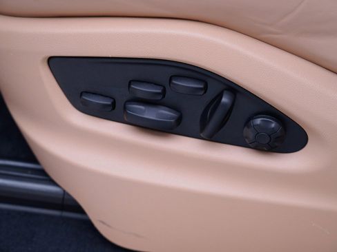 Used 2023 Porsche Cayenne Platinum Edition image 15