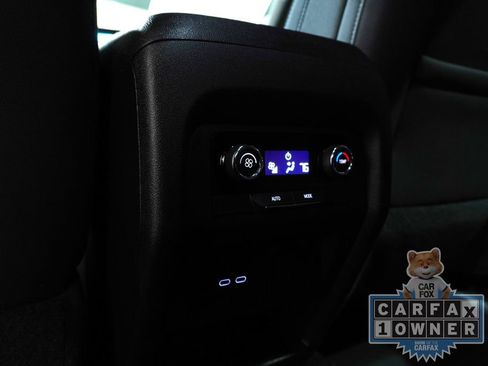 Used 2025 Chevrolet Traverse LT FWD image 16