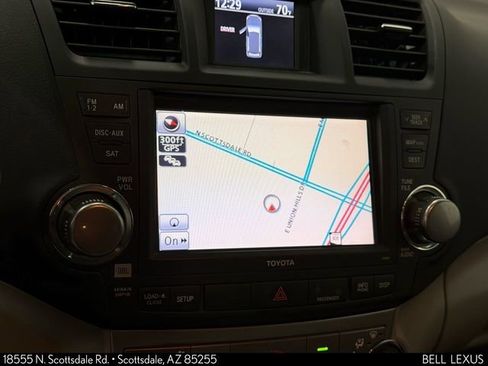 Used 2012 Toyota Highlander SE w/ Tow Pkg image 28