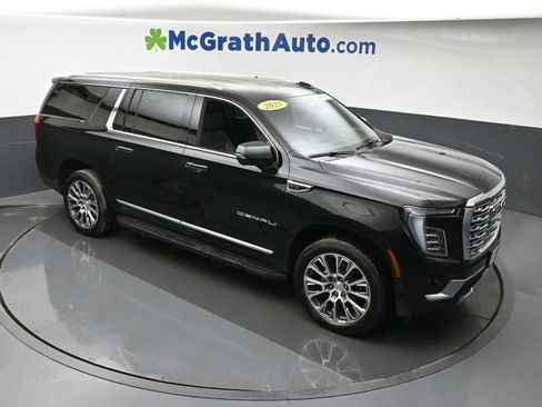 Used 2025 GMC Yukon XL Denali image 3