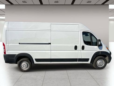 Used 2025 RAM ProMaster 2500 w/ Convenience Group FWD image 2