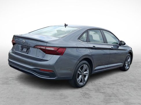 Used 2024 Volkswagen Jetta SE FWD image 5
