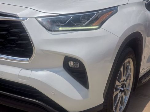 Used 2022 Toyota Highlander Limited AWD/4WD image 24