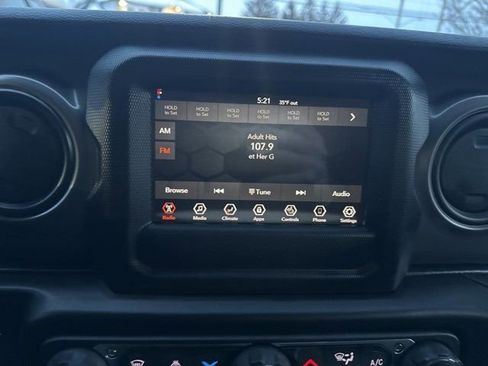 Used 2022 Jeep Wrangler Unlimited Sport image 19