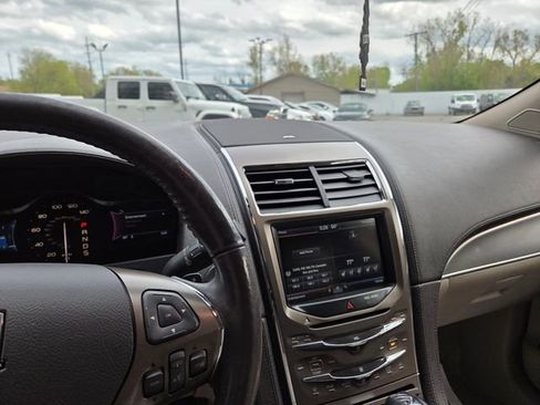 Used 2015 Lincoln MKX AWD w/ Equipment Group 101A image 19