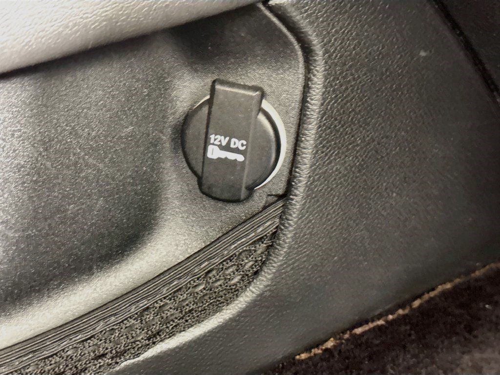 Used 2017 Dodge Challenger SXT w/ Driver Convenience Group RWD image 37