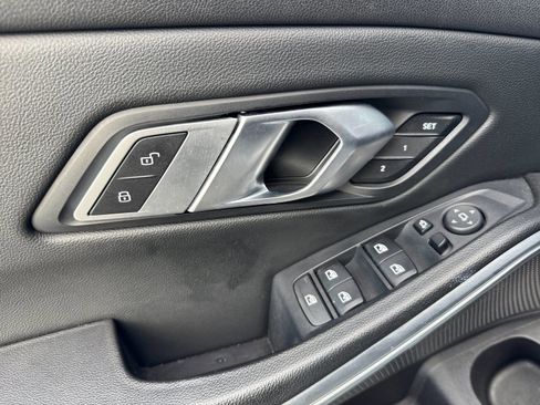 Used 2023 BMW 330e image 10