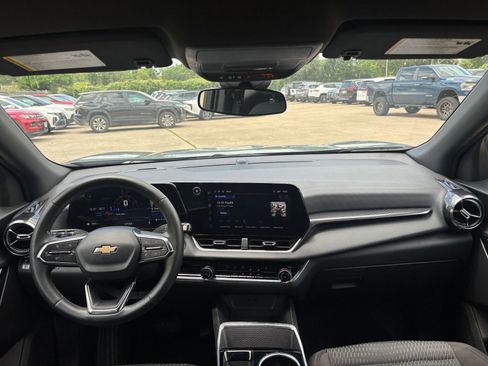 Used 2025 Chevrolet Equinox LT FWD image 33