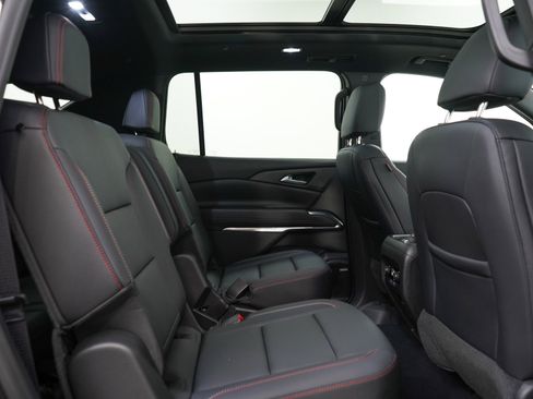 Used 2024 Chevrolet Traverse Z71 w/ Enhanced Driving Package AWD/4WD image 12