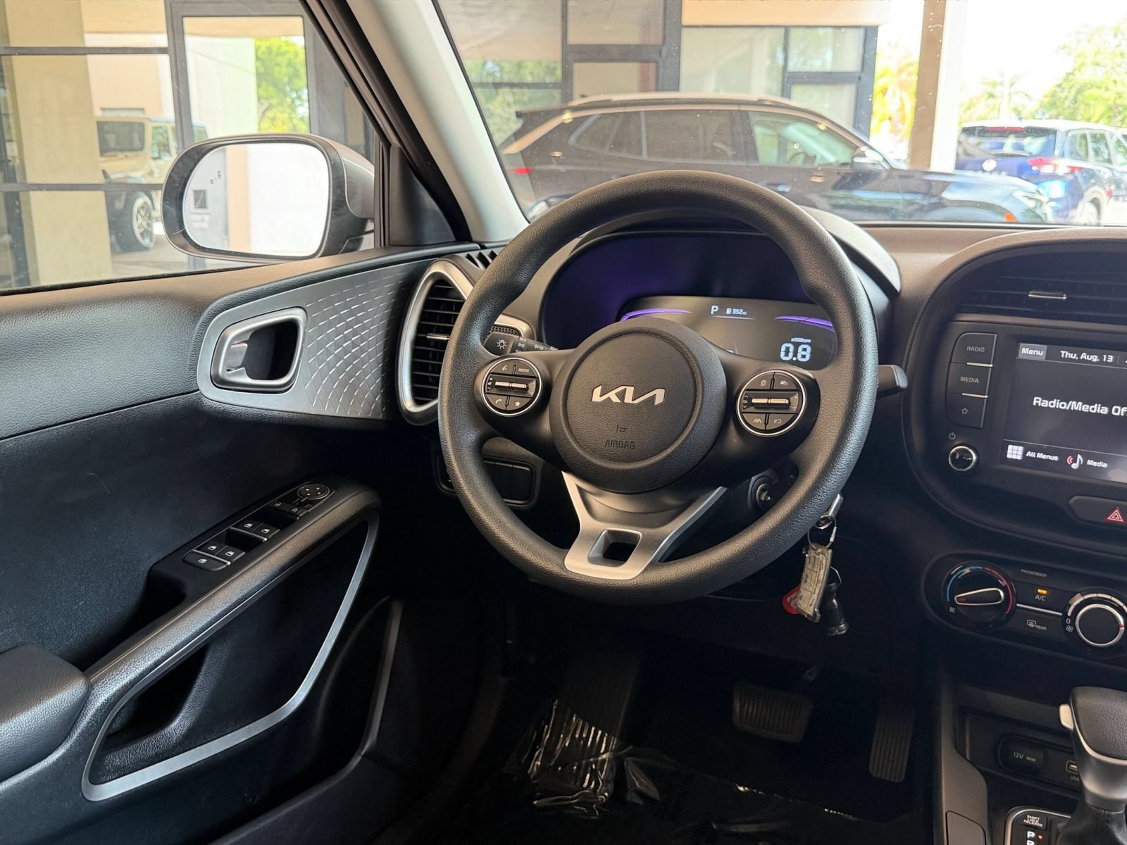 Used 2025 Kia Soul LX w/ LX Technology Package FWD image 28