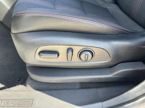 Used 2022 Chevrolet Equinox RS FWD image 21