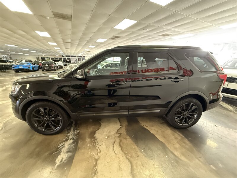 Used 2018 Ford Explorer XLT w/ Equipment Group 202A FWD image 4